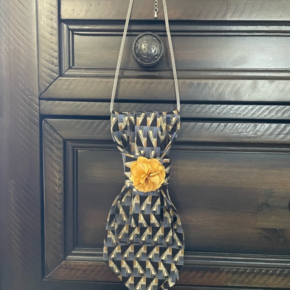 *NEW* Ladies Custom Design Neck-ties! Bedazzled with a bow. Colors vary. - Picture 9 of 9